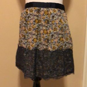 Floral high waisted summer skirt with lace hem